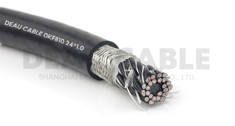 典型應(yīng)用：適用于工業(yè)環(huán)境下的頻繁彎曲、連續(xù)往復(fù)運(yùn)動(dòng)下的安裝，如現(xiàn)代化機(jī)械標(biāo)準(zhǔn)部件的拖鏈中及物流系統(tǒng)、操控系統(tǒng)、伺服系統(tǒng)、機(jī)械自動(dòng)化系統(tǒng)等。如數(shù)控機(jī)床、電子設(shè)備、五金沖壓、木材石材機(jī)械、玻璃與門窗機(jī)械、注塑機(jī)、機(jī)械(人)手、建筑機(jī)械、重型機(jī)械廠、汽車制造、起重運(yùn)輸設(shè)備、自動(dòng)化倉(cāng)庫(kù)、碼頭等室內(nèi)外環(huán)境需要的場(chǎng)所。