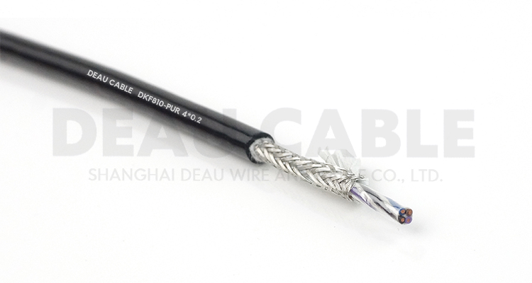 典型應(yīng)用適用于連續(xù)往復(fù)運(yùn)動(dòng)下的安裝, 特別是工業(yè)作用環(huán)境下的頻繁彎曲場合, 如現(xiàn)代化機(jī)械標(biāo)準(zhǔn)部件的拖鏈中及物流系統(tǒng)、 操控系統(tǒng)、 機(jī)械自動(dòng)化系統(tǒng)等。 數(shù)控機(jī)床、 電子設(shè)備、 五金沖壓、 木材石材機(jī)械、 玻璃與門窗機(jī)械、 注塑機(jī)、 機(jī)械 (人) 手、 建筑機(jī)械、 重型機(jī)器廠 、 汽車制造、 起重運(yùn)輸設(shè)備、 自動(dòng)化倉庫、 碼頭、 消防車等的室內(nèi)外環(huán)境需要屏蔽的場所。 特別應(yīng)用重機(jī)械負(fù)荷, 海岸、 港口、野外, 高低溫、 高污染等惡劣環(huán)境場所。